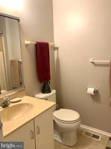 628 Foxton Ct, West Deptford NJ 08051-2038 exterior