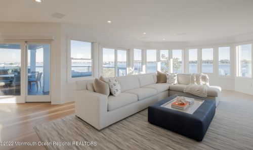 670 Little Silver Point Rd, Little Silver NJ  07739-1737 exterior