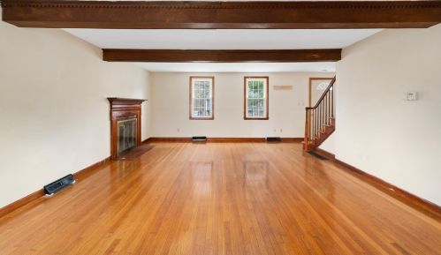 1086 Burt St, Taunton MA 02780-5166 exterior