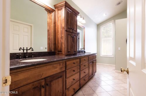 2457 Fairway Vlg Dr, Park City UT 84060-7023 exterior