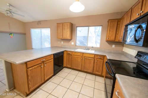 3047 Blackhawk Dr, Phoenix AZ 85050-4822 exterior