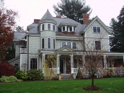 52 Hyde Ave, Newton, MA 02458-2311