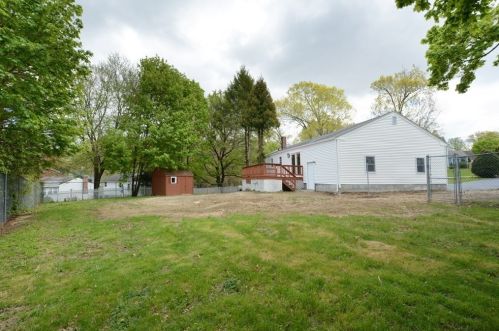 97 Floral St, Shrewsbury MA  01545-3225 exterior