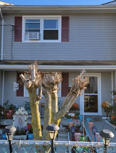 24 Warren St, Carteret, NJ 07008-3328