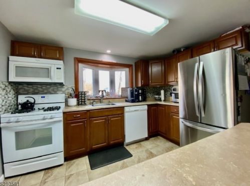 27 Voorhis Pl, Skyline Lakes NJ  07456-2234 exterior