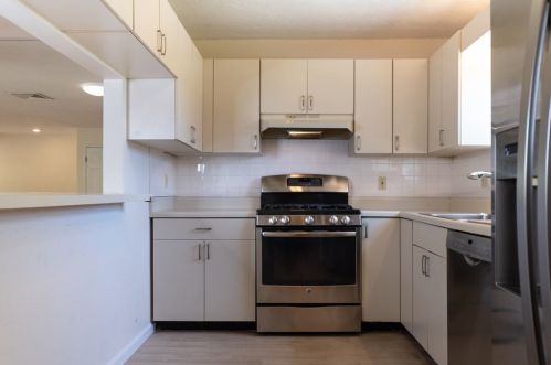 2253 Commonwealth Ave, Newton, MA 02466-1817