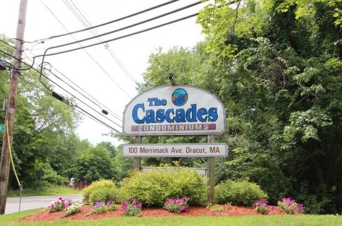 100 Merrimack Ave, Dracut MA 01826-5669 exterior