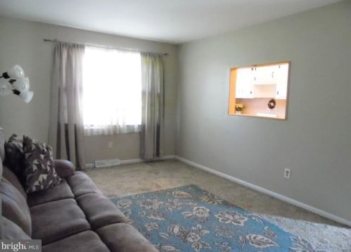 8 Parkview Cir, West Deptford NJ exterior