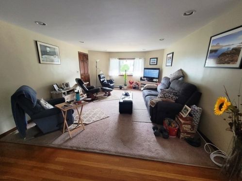 580 Weetamoe St, Fall River MA 02720-5643 exterior