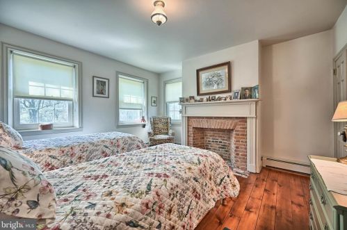 385 Springview Rd, Carlisle PA 17015-7411 exterior