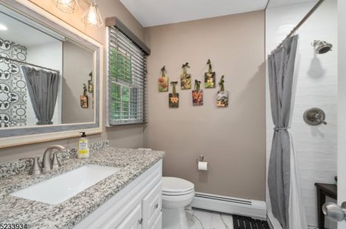 6 Cheshire Ln, Skyline Lakes NJ 07456-2743 exterior