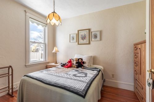 7 Bellingham Ave, Everett MA 02149-1218 exterior