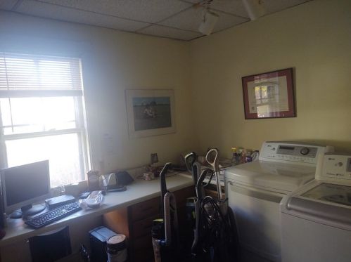 2 Rowe St, Newton MA 02466-1524 exterior