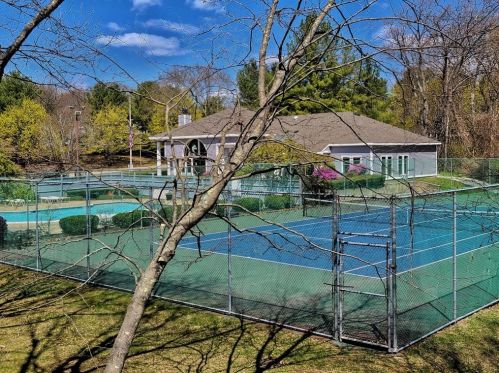 2103 Hockley Dr, Hingham MA 02043-1550 exterior