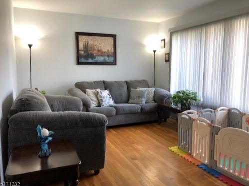 61 Sycamore Dr, Belleville NJ  07109-1923 exterior