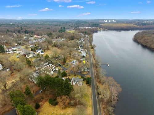 342 Main St, Groveland MA 01834-1346 exterior