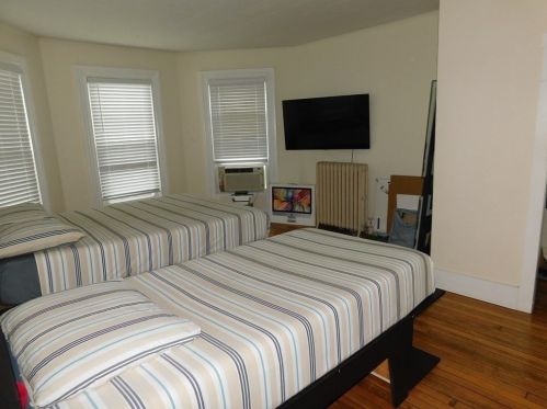 514 Hanover St, Fall River MA 02720-3702 exterior