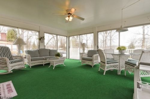 47 Ronald Dr, East Hanover NJ  07936-1420 exterior