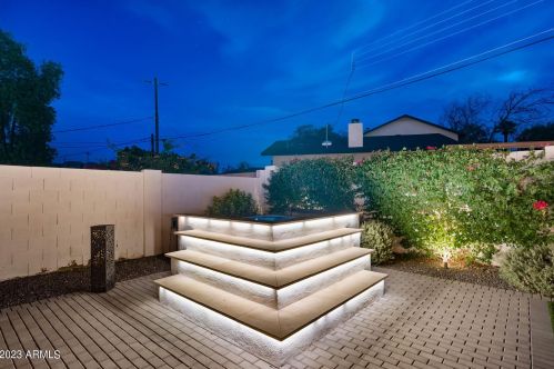 5201 34th St, Phoenix AZ  85018-1440 exterior