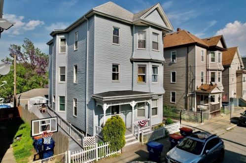 492 Summer St, New Bedford MA 02740-5626 exterior