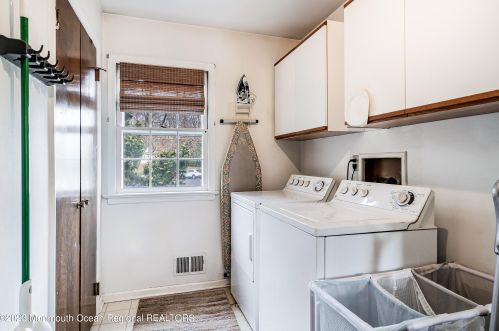 7 Pirates Cove Rd, Little Silver NJ 07739-1623 exterior