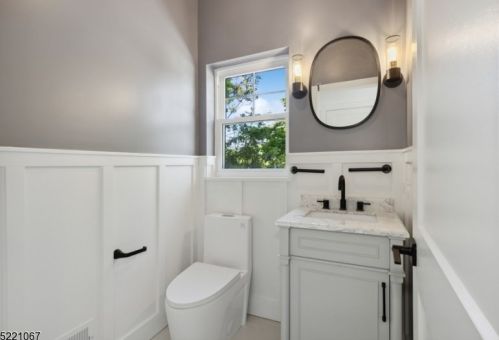 19 Grant Ave, East Hanover NJ  07936-2950 exterior