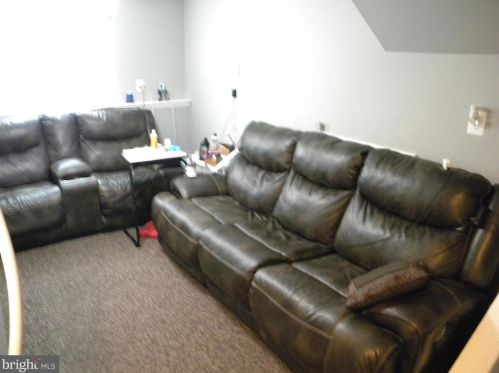 60 Holly Dr, West Deptford NJ  08096-3317 exterior