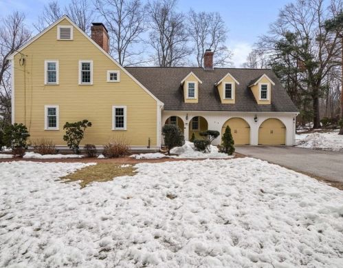 4 High St, Southborough MA 01772-1423 exterior