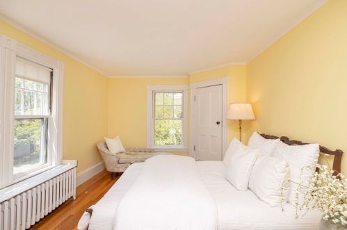 10 Hyde St, Newton MA 02461-1203 exterior