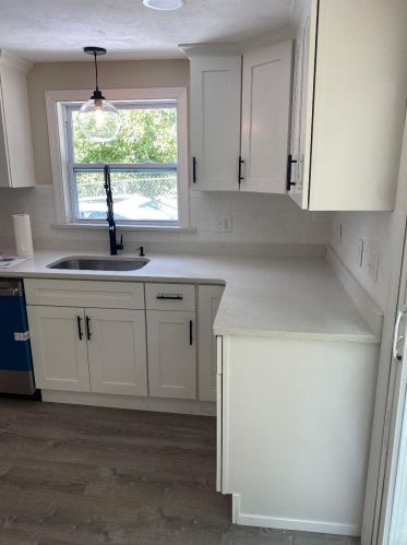 5 2 St, Dracut MA 01826-1002 exterior