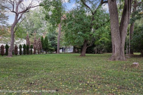 215 Silverside Ave, Little Silver NJ 07739-1713 exterior