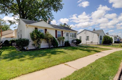 61 Pennsylvania Ave, Carteret, NJ 07008-1552