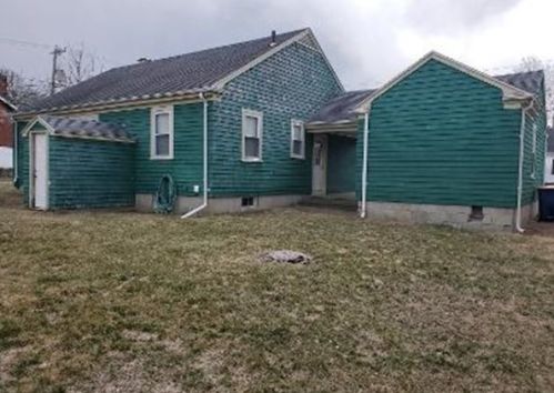 669 Coggeshall St, New Bedford, MA 02746-1205