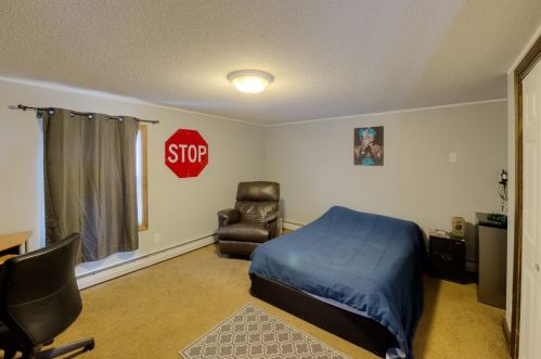 1098 Western Ave, Montgomery MA 01085-2616 exterior