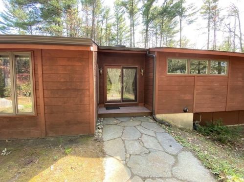 5 Hickory Ln, Amherst, MA 01002-2808