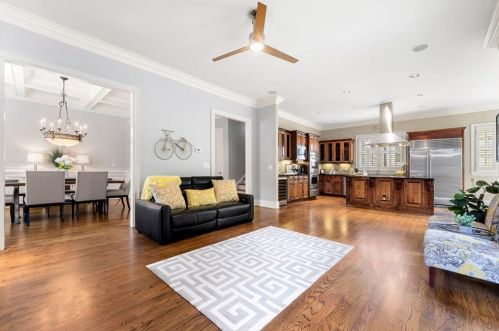 1789 Buckhead Vly Ln, Atlanta GA 30324-2795 exterior