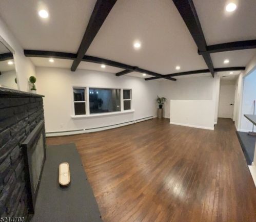 46 Edgewood Rd, Skyline Lakes NJ 07456-1911 exterior