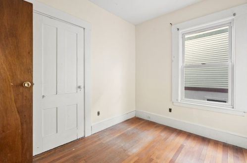 22 Oakland St, Newton MA 02458-1848 exterior