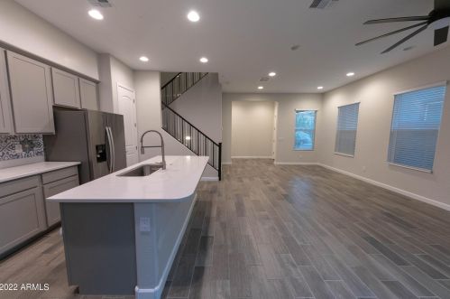 3033 37th Way, Phoenix AZ  85018-2219 exterior