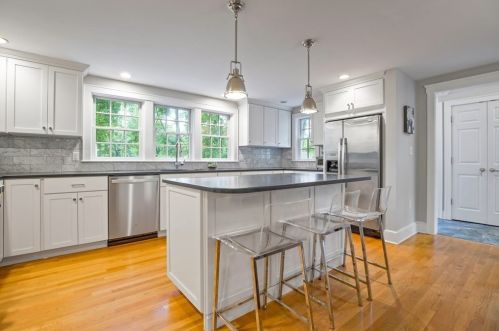 8 Merrymount Rd, Hingham, MA 02043-4712