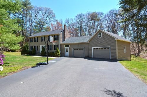 58 Lake St, Norfolk, MA 02056-1325