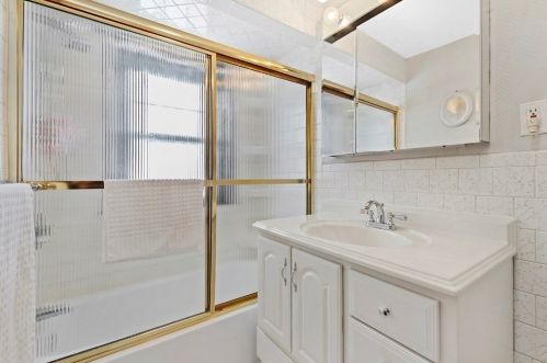 168 Linwood Ave, Newton MA 02460-1429 exterior