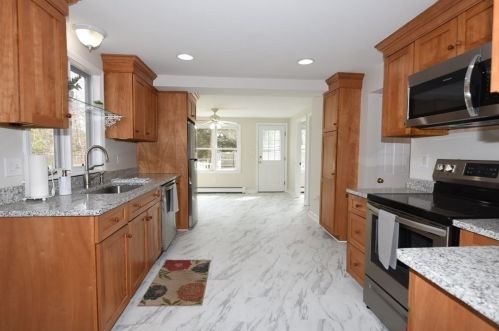 22 Lewis Ct, Hingham MA 02043-2723 exterior