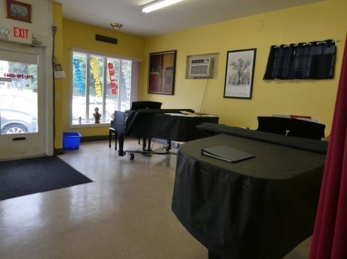 496 Nash Rd, New Bedford MA 02746-1827 exterior