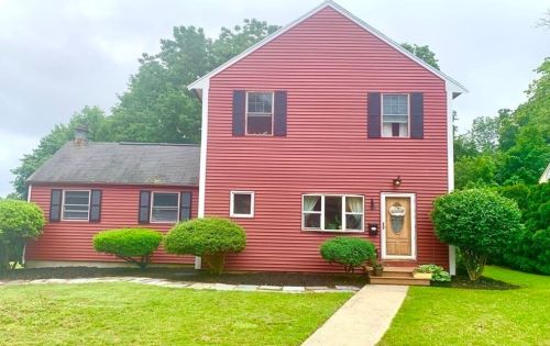 135 Grove Ave, Fall River, MA 02726-5306