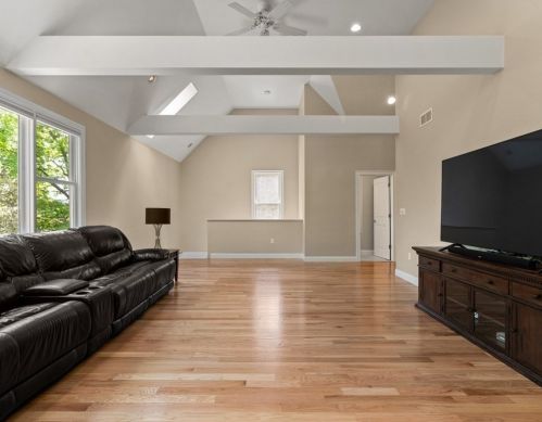 8 Clemmons St, Southborough MA  01772-1314 exterior