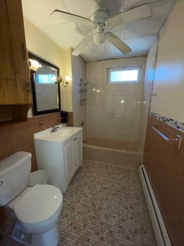 83 Houghton St, Worcester MA 01604-3823 exterior