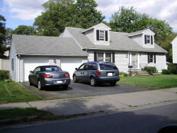 115 Rowe St, Newton, MA 02466-1527