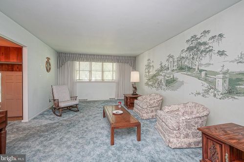 616 Chestnut Ave, West Deptford NJ 08097-1604 exterior