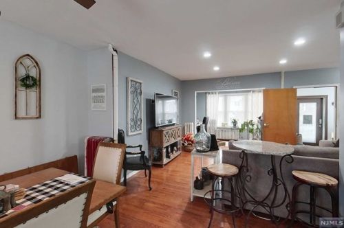 264 Davis Ave, Kearny NJ 07032-3402 exterior